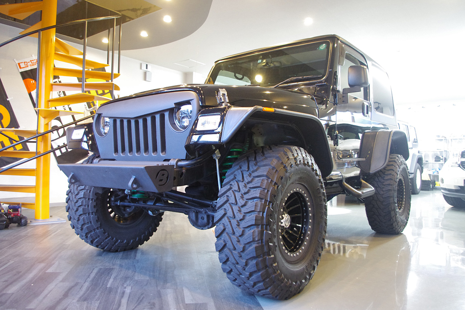 JEEP TJラングラー サハラ4inchリフトアップ バッドフェイス ショート
